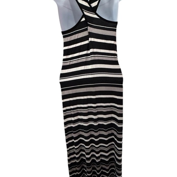 Striped Black and White Sleeveless Dress - Picture 5 of 8